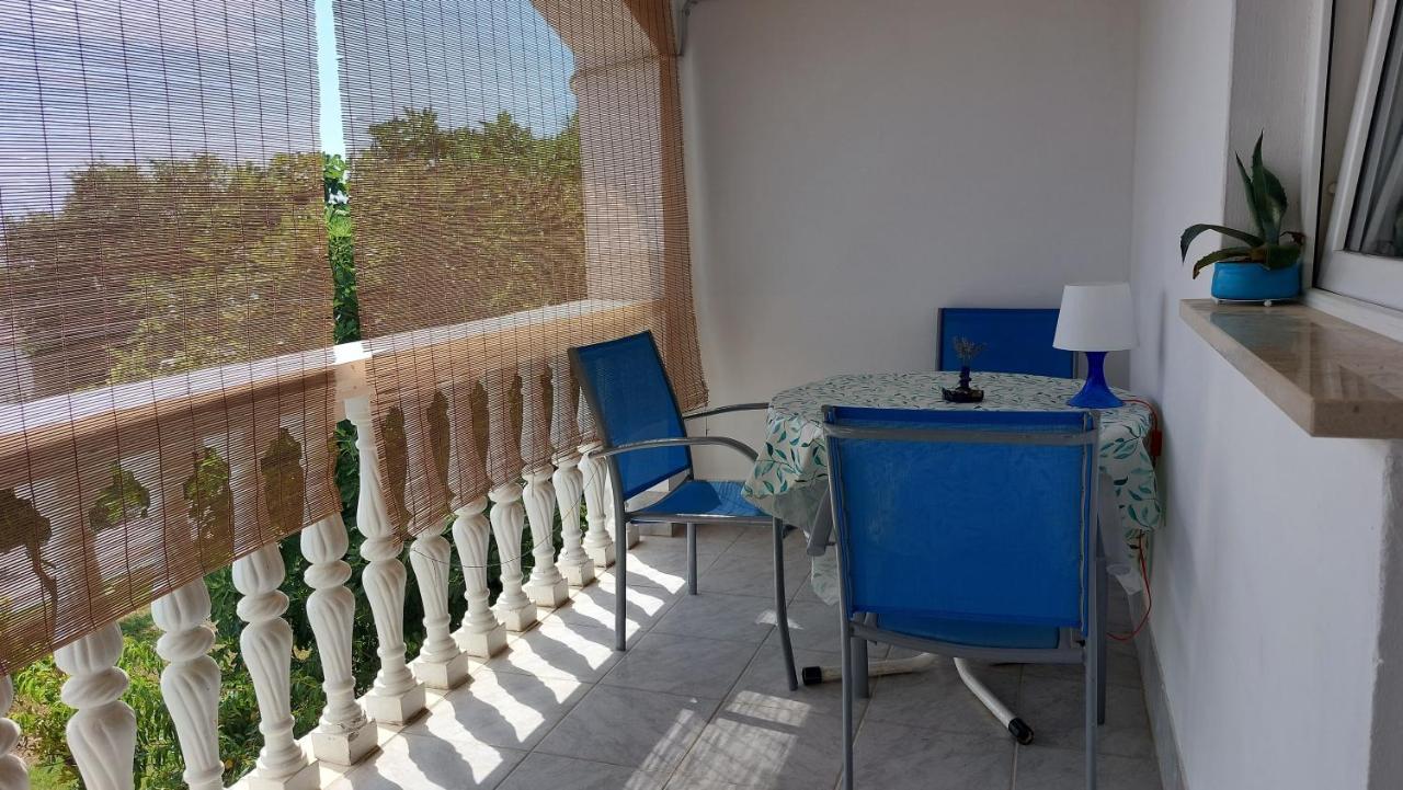 Arts Room Jasmina With Sea View Bikers And Pets Are Welcome Starigrad Paklenica Exterior foto
