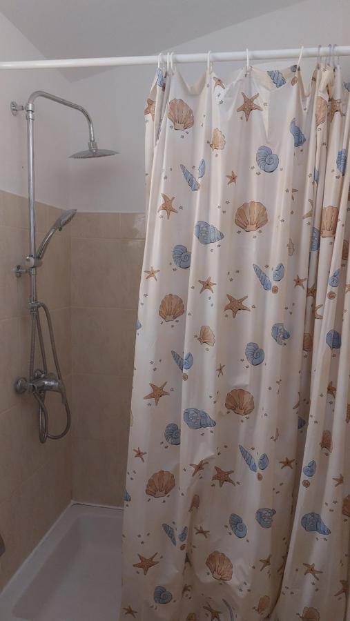 Arts Room Jasmina With Sea View Bikers And Pets Are Welcome Starigrad Paklenica Exterior foto