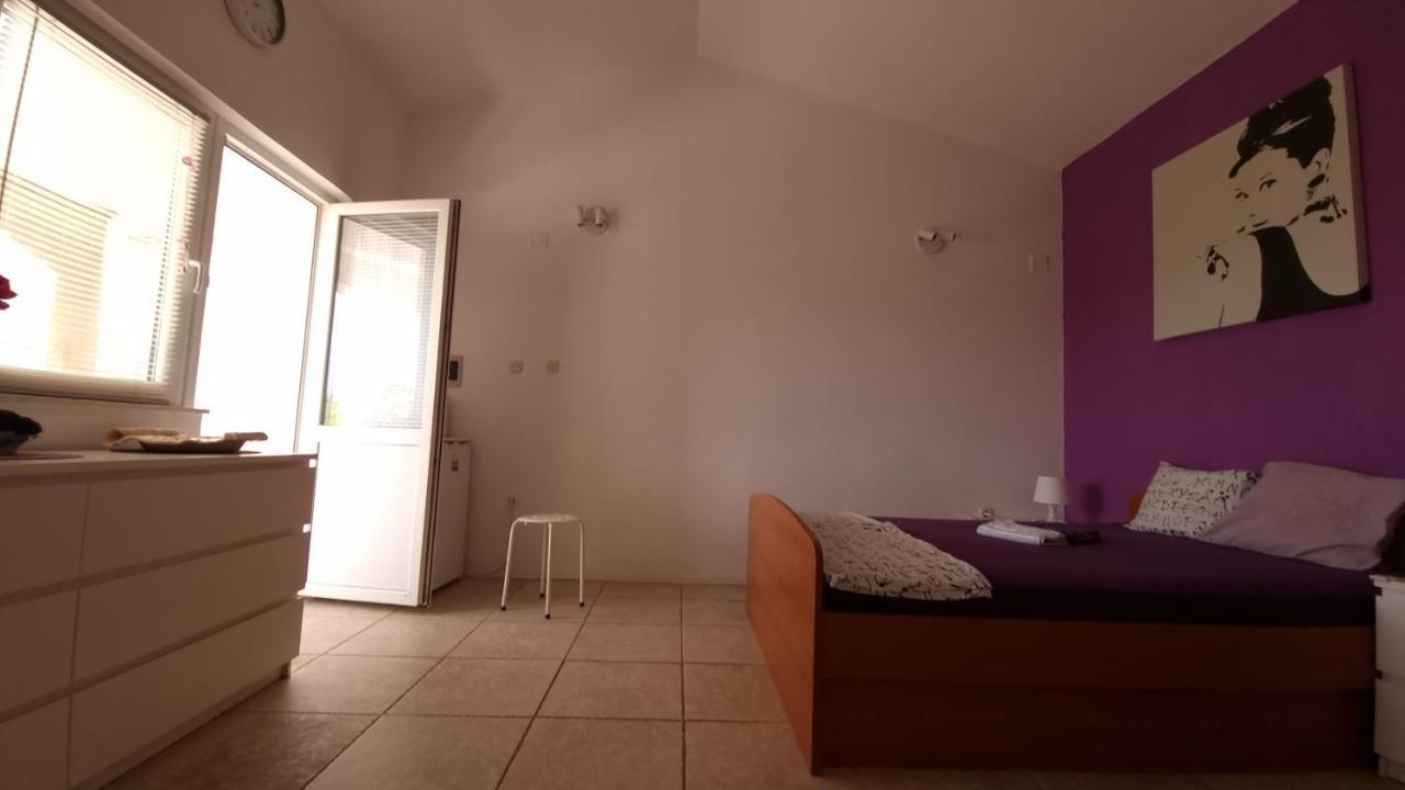 Arts Room Jasmina With Sea View Bikers And Pets Are Welcome Starigrad Paklenica Exterior foto